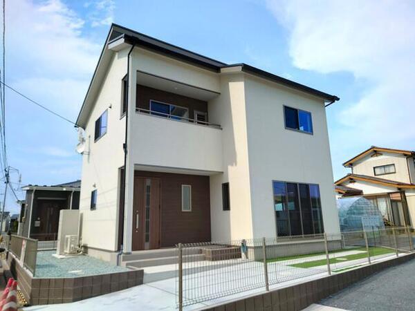 弊社施工の建売物件です。
いつでも見学可能です！！

３ＬＤＫ（洋６．７・６．６　ＬＤＫ１８．５）

販売価格　３，８８０万円(高気密住宅)